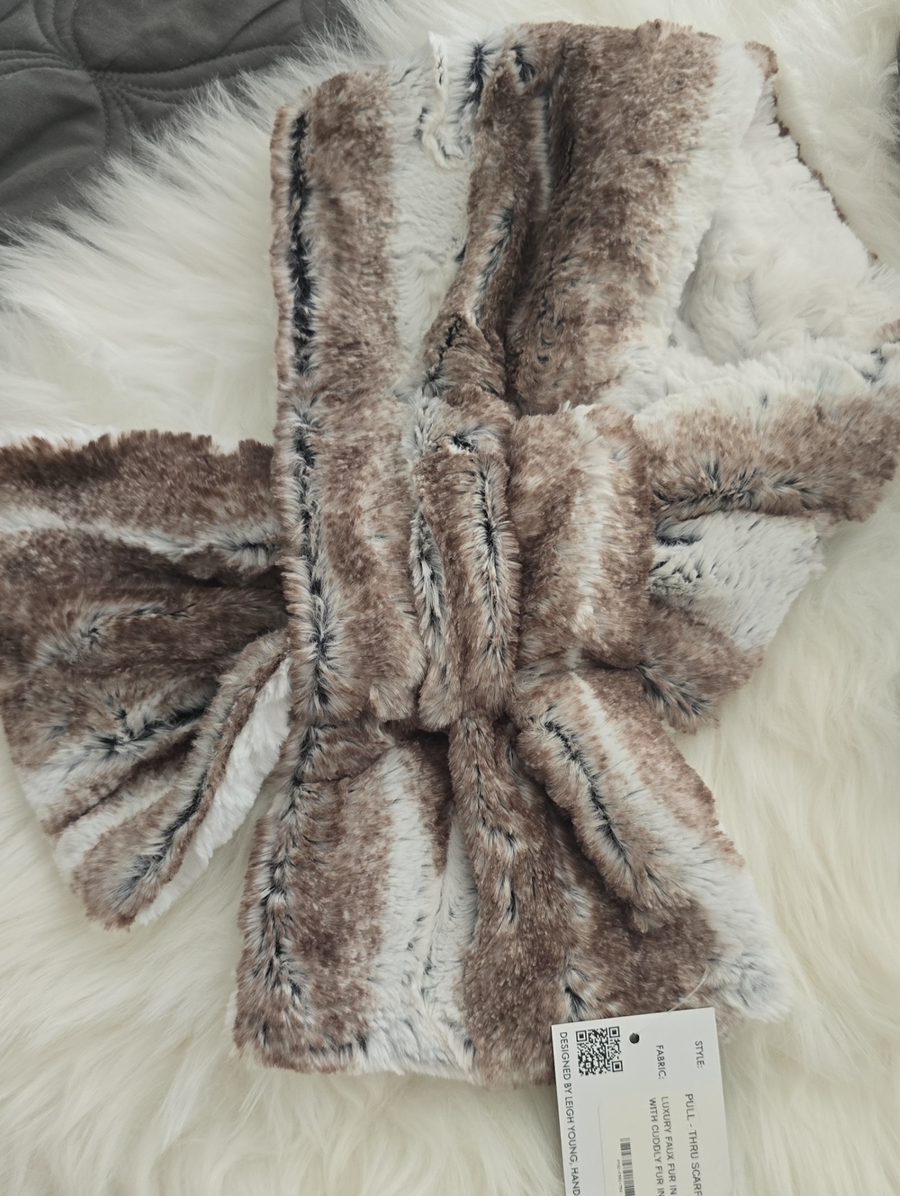 N. W. T.S Pandemonium Pull Thru Scarf! Reversibled Faux-Fur